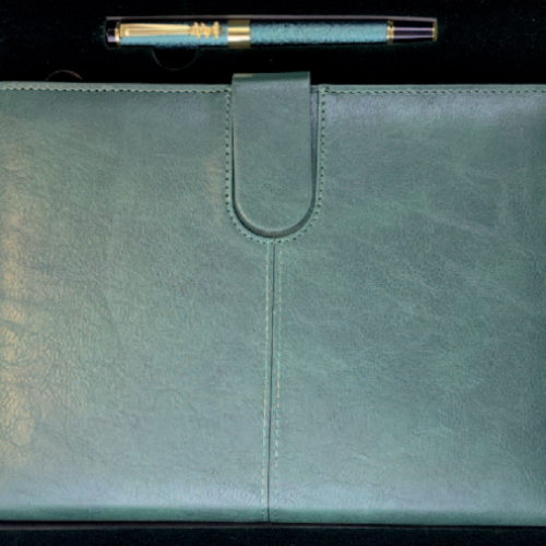 Coffret Agenda + stylo 16 x 22 cm Couverture Rigide en Simili Cuir coloris au choix
