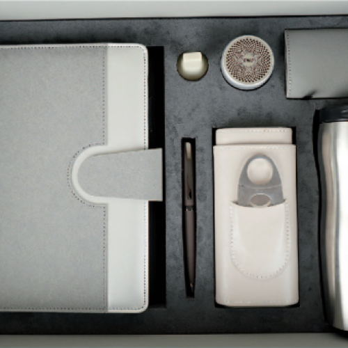 Coffret Agenda VIP 16 x 22 cm en Simili Cuir Avec Bouteille Thermos et 6 Accessoires complets coloris au choix