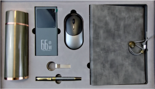 Coffret Agenda VIP 16 x 22 cm en SimiliCuir et 5 Accessoires complets coloris au choix